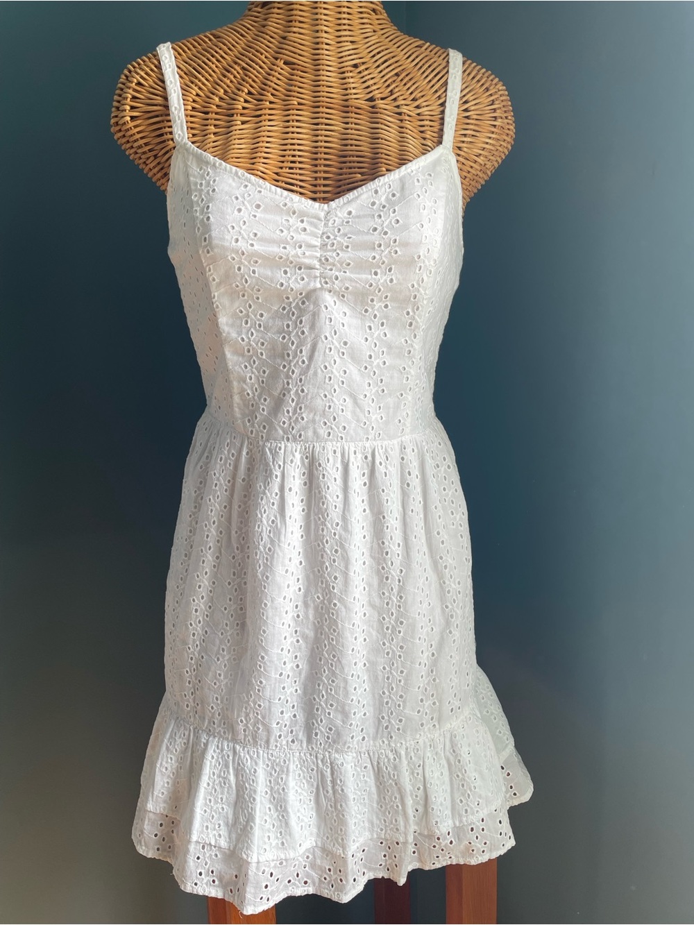 Holster White Eyelet Ruffle Hem Dress Sweetheart Neckline Boho Size Medium